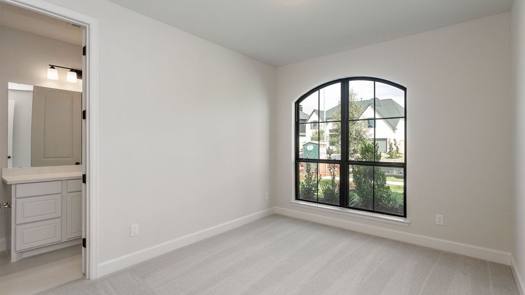 Spacious, unfurnished interior of a new home in Cross Creek West, Fulshear (Image 12).