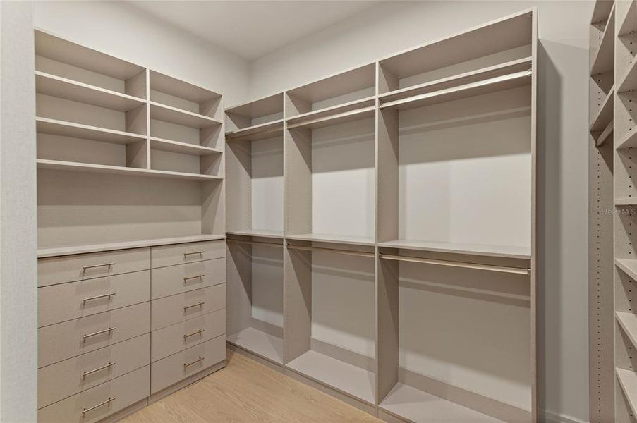 Furnished interior view inside a new home in , Orlando (Image 47).