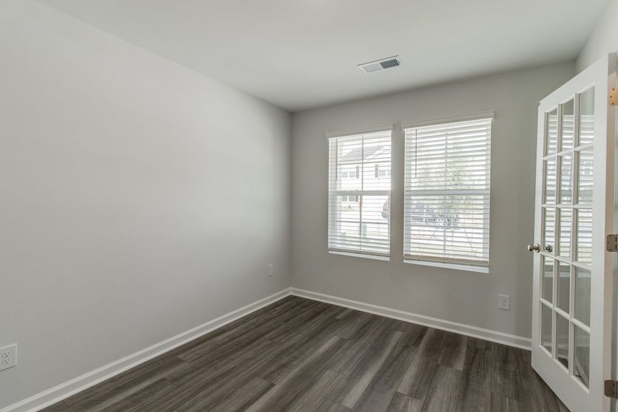 Spacious, unfurnished interior of a new home in Ellington, Elgin (Image 15).