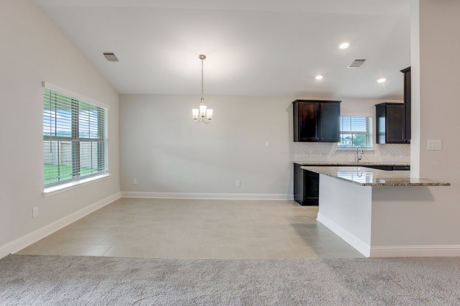 Spacious, unfurnished interior of a new home in Bayou Maison, Texas City (Image 15).
