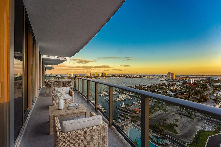 TERRACE - SOUTHEAST *VIRTUALLY STAGED