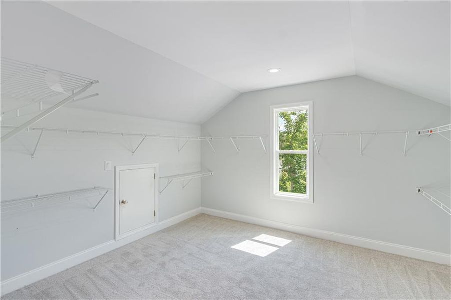 Spacious, unfurnished interior of a new home in , Gainesville (Image 38).
