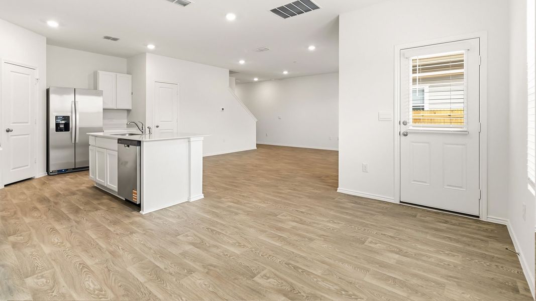 Spacious, unfurnished interior of a new home in Durango, Mustang Ridge (Image 15).