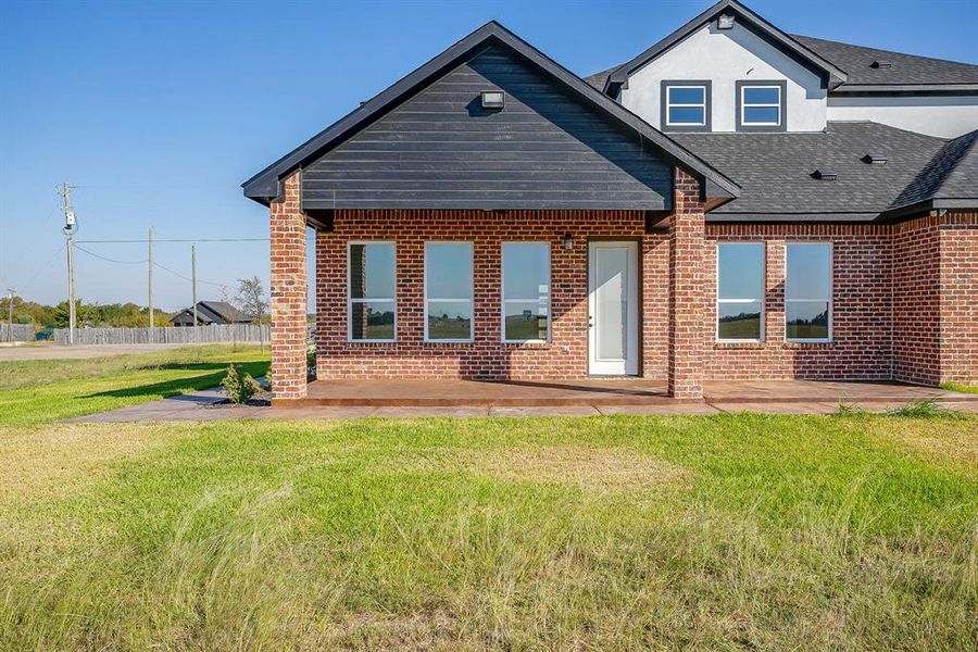 Exterior details and patio area of a home in , Grandview (Image 24).
