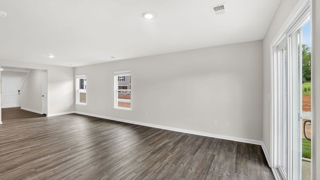 Spacious, unfurnished interior of a new home in Seneca Falls, Seneca (Image 19).