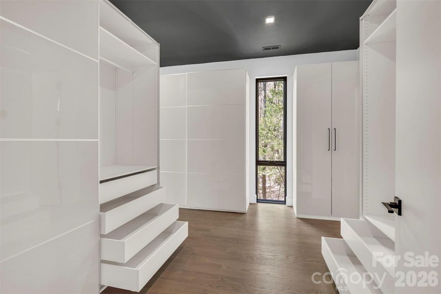 Image 38 of a home in .