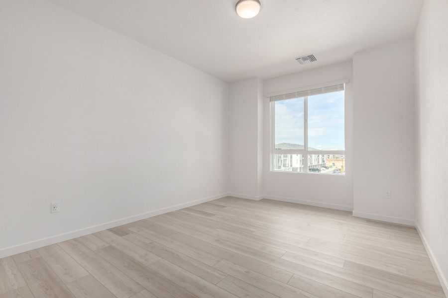Spacious, unfurnished interior of a new home in Gateway Commons, Denver (Image 15).