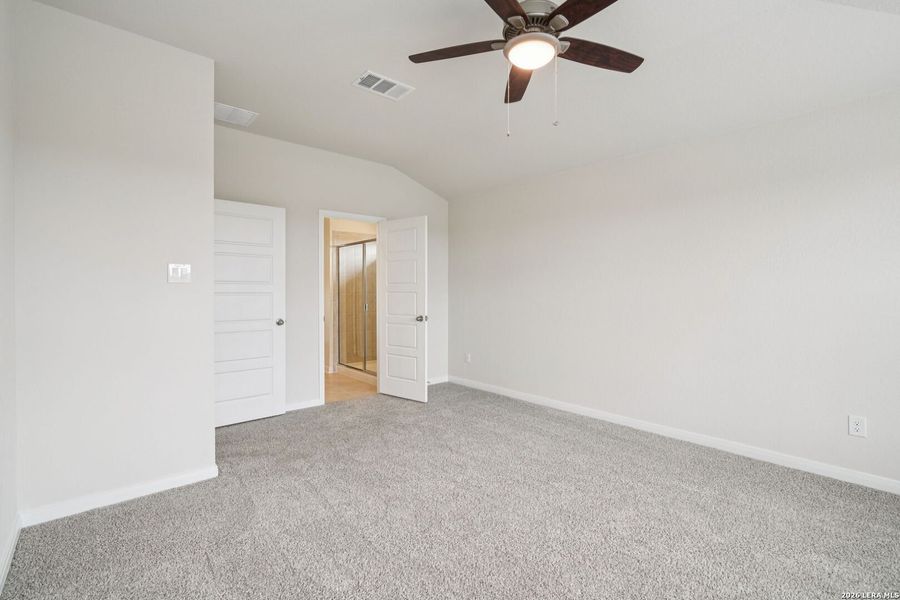Spacious, unfurnished interior of a new home in Catalina, Converse (Image 32).