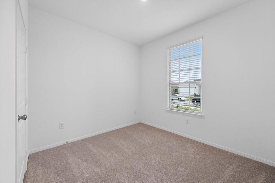 Spacious, unfurnished interior of a new home in Bay Creek, Baytown (Image 15).
