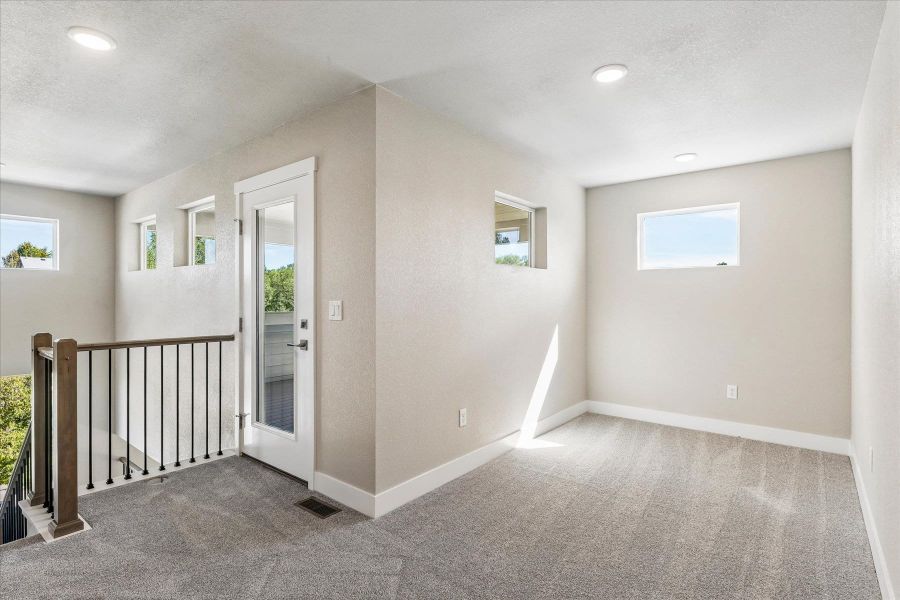 Spacious, unfurnished interior of a new home in Pony Park, Colorado Springs (Image 18).
