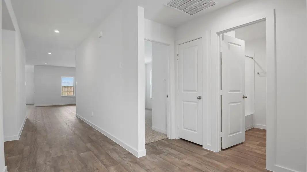 Spacious, unfurnished interior of a new home in Tamarron, Fulshear (Image 16).