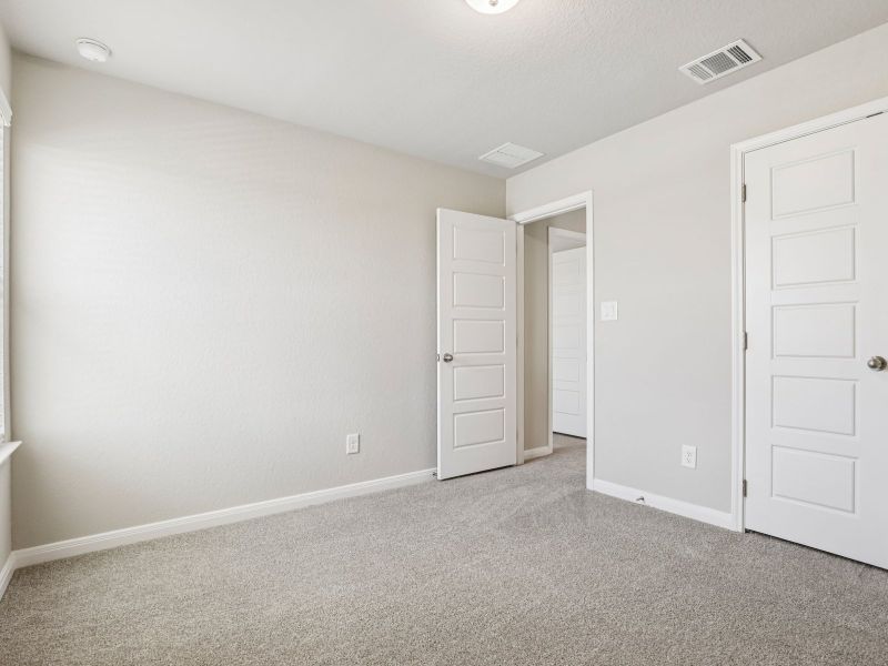 Spacious, unfurnished interior of a new home in Arcadia Ridge - Premier Series, San Antonio (Image 31).