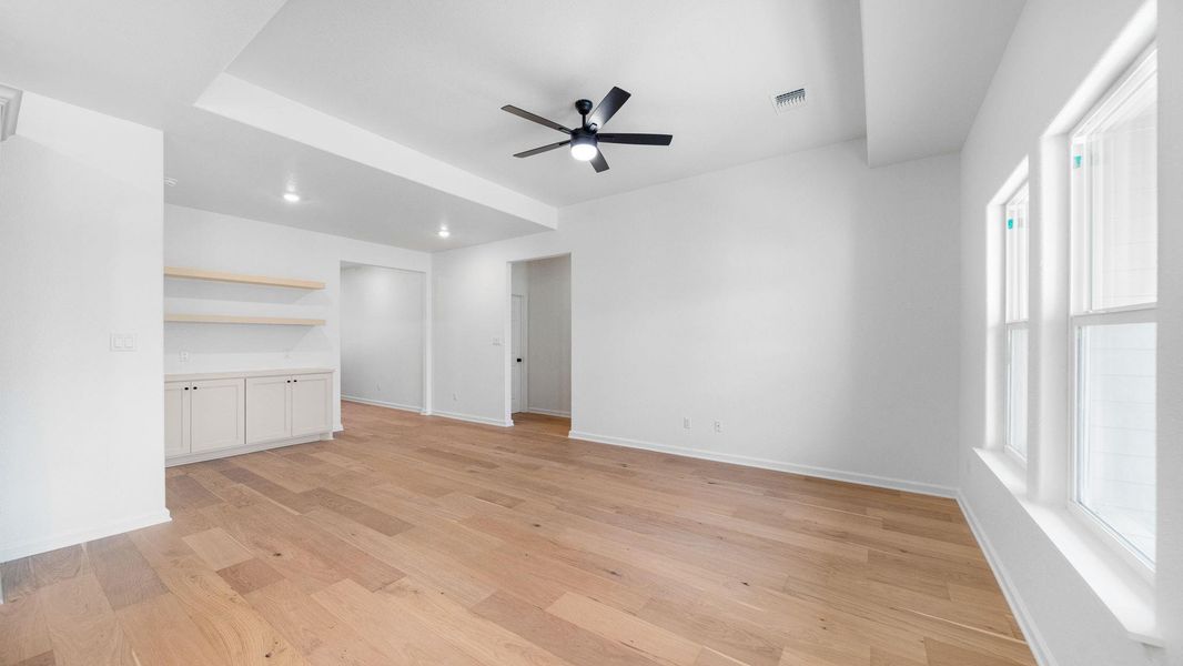 Spacious, unfurnished interior of a new home in , Giddings (Image 16).