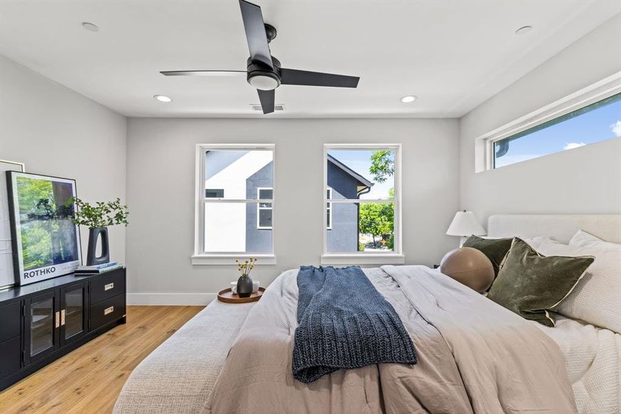 Furnished interior view inside a new home in , Dallas (Image 20).