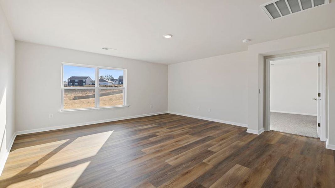 Spacious, unfurnished interior of a new home in Lakestone, Woodruff (Image 20).