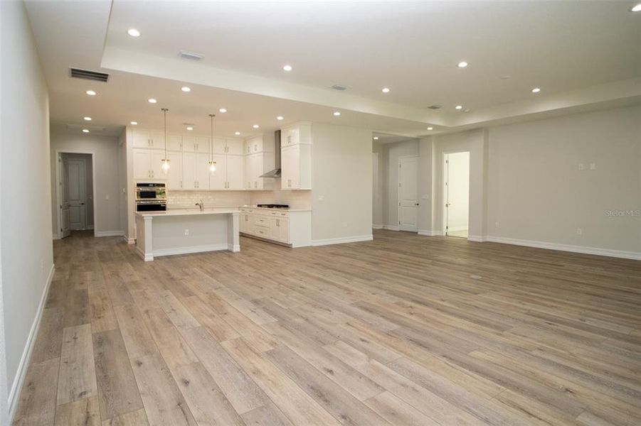 Spacious, unfurnished interior of a new home in Southern Hills Plantation, Brooksville (Image 19).
