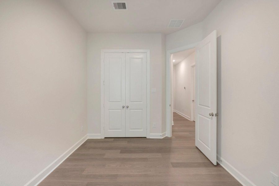 Spacious, unfurnished interior of a new home in Jordan Ranch - Premier Collection, Fulshear (Image 29).