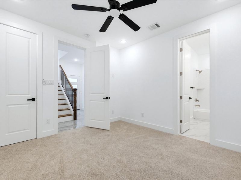 Spacious, unfurnished interior of a new home in , Houston (Image 22).