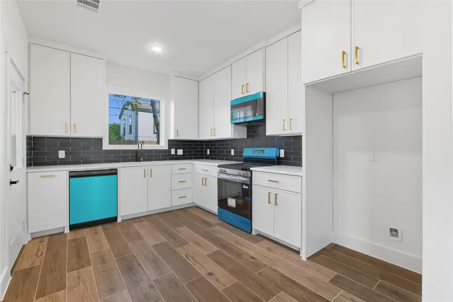 Check out this gorgeous black backsplash, and all new appliances! This kitchen is not only gorgeous but the open concept layout makes it super practical and perfect for hosting.