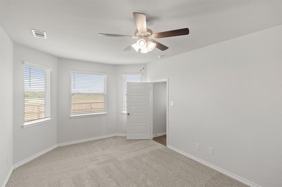 Spacious, unfurnished interior of a new home in Retreat at Fossil Creek, Fort Worth (Image 10). Spacious, unfurnished interior of a new home in Retreat at Fossil Creek, Fort Worth (Image 10).