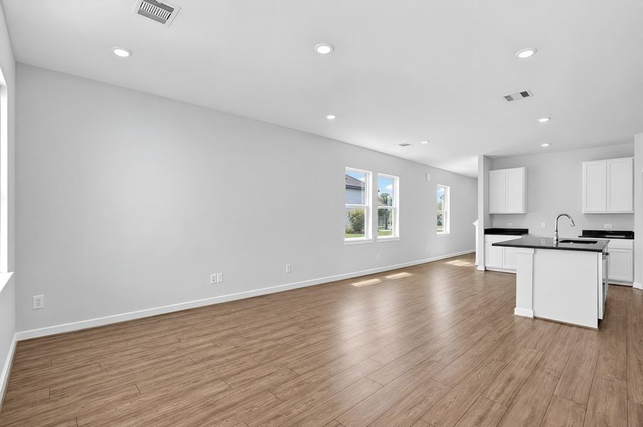 Spacious, unfurnished interior of a new home in Hockley Meadows, Hockley (Image 9).