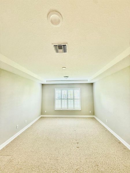 Spacious, unfurnished interior of a new home in , Fort Pierce (Image 39).