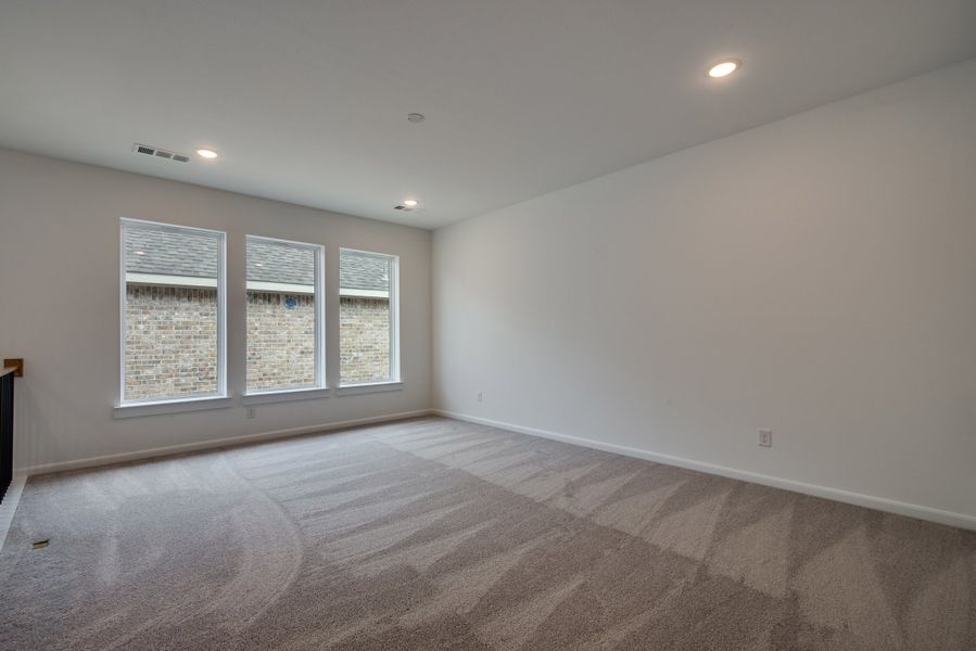 Spacious, unfurnished interior of a new home in Painted Tree - South, McKinney (Image 15).