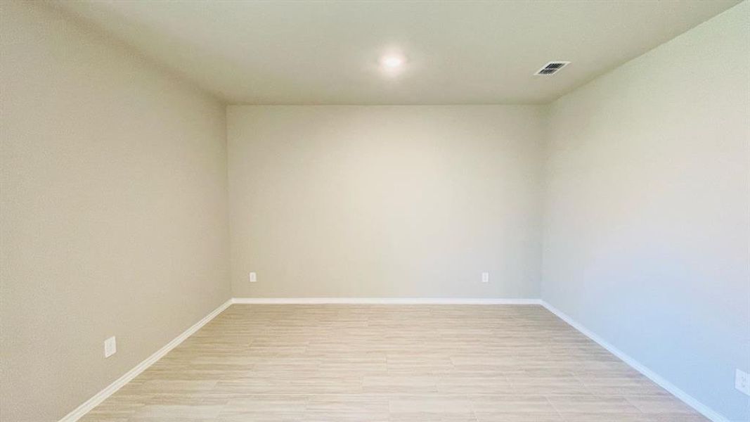Spacious, unfurnished interior of a new home in Sunnycreek, Fort Worth (Image 15). Spacious, unfurnished interior of a new home in Sunnycreek, Fort Worth (Image 15).