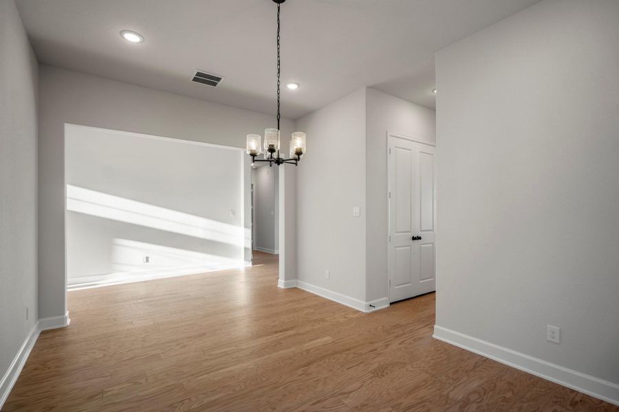 Spacious, unfurnished interior of a new home in Jordan Ranch 70' Lots, Fulshear (Image 33).