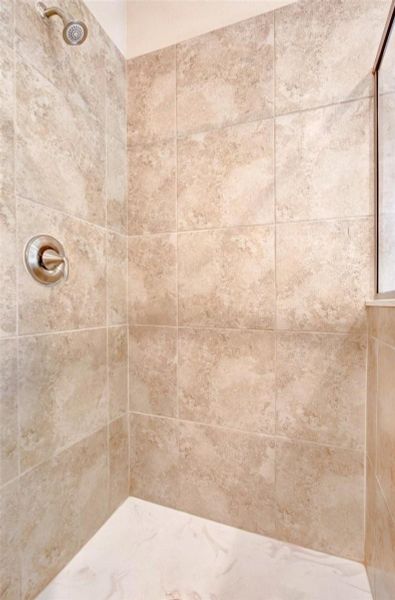 HUGE 9X4 PRIMARY SHOWER HUGE 9X4 PRIMARY SHOWER