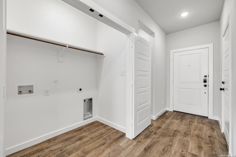 Spacious, unfurnished interior of a new home in Edgewood Estates, Midlothian (Image 40).