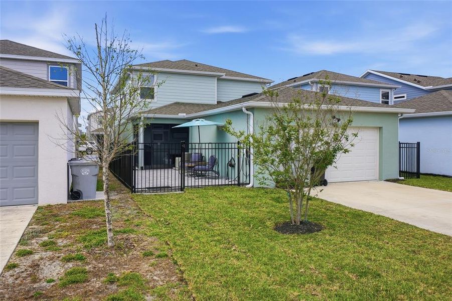 Exterior details and patio area of a home in Winding Meadows, Apopka (Image 31).