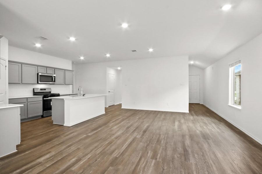 Spacious, unfurnished interior of a new home in Grand Pines, Magnolia (Image 8). Spacious, unfurnished interior of a new home in Grand Pines, Magnolia (Image 8).