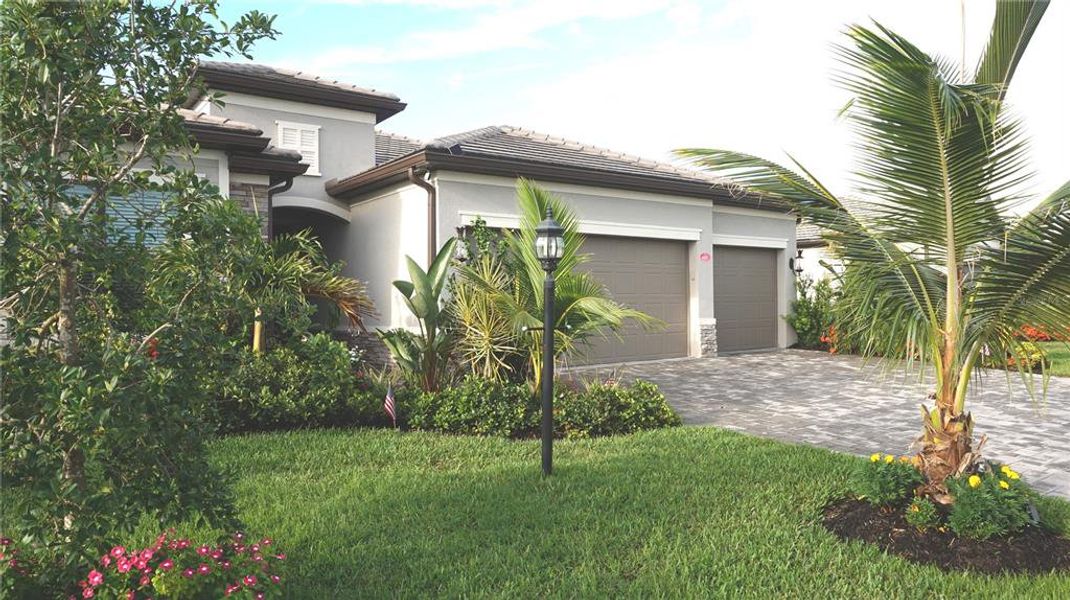 Front exterior of a new home in , Bradenton, FL, highlighting curb appeal (Image 19).