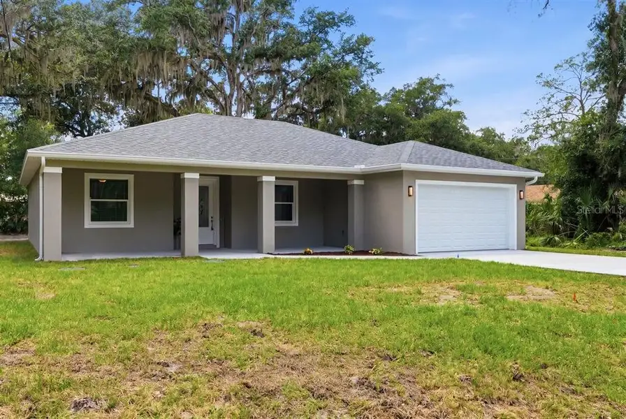 Exterior details and patio area of a home in , Deland (Image 3).
