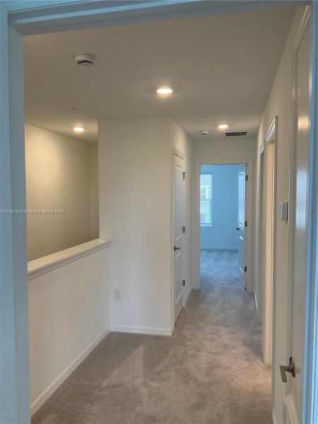 Spacious, unfurnished interior of a new home in , St. Cloud (Image 9).