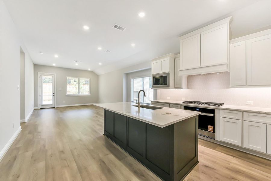 Furnished interior view inside a new home in Evergreen 40', Conroe (Image 5). Furnished interior view inside a new home in Evergreen 40', Conroe (Image 5).