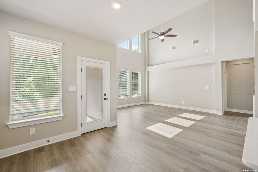 Spacious, unfurnished interior of a new home in Fox Falls, Boerne (Image 24).