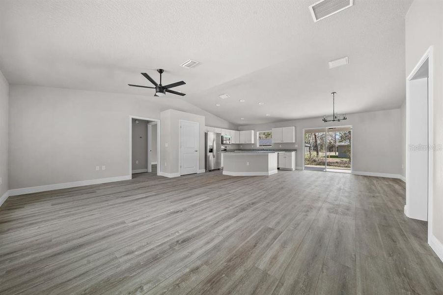 Spacious, unfurnished interior of a new home in , Citrus Springs (Image 16).