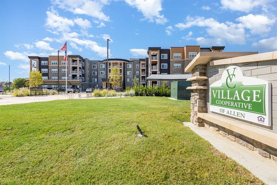 4 Stories, 60 Units, Elevators,Friendly Neighbors 4 Stories, 60 Units, Elevators,Friendly Neighbors