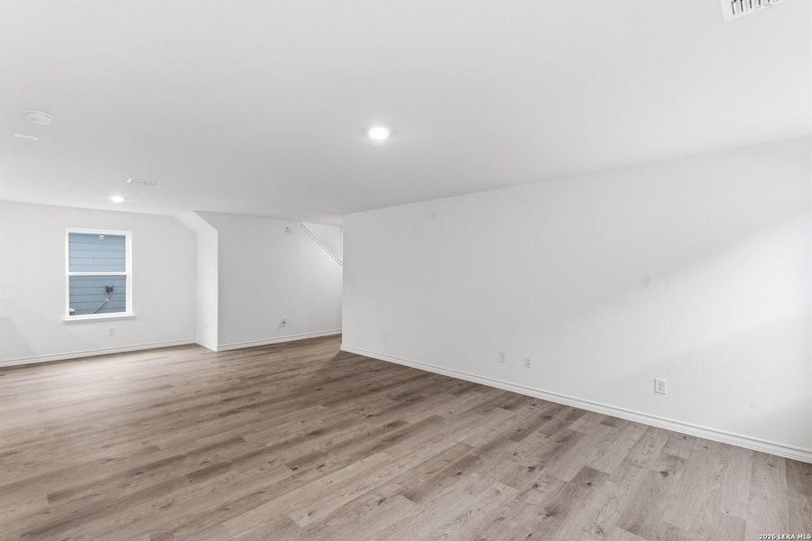 Spacious, unfurnished interior of a new home in Dove Song, Marion (Image 28).