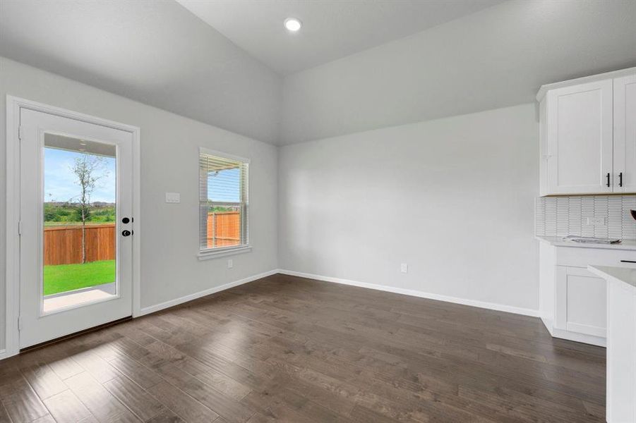 Spacious, unfurnished interior of a new home in Sanderos, Fort Worth (Image 30).