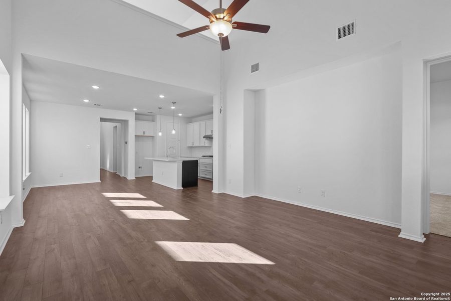 Spacious, unfurnished interior of a new home in Davis Ranch, San Antonio (Image 28).