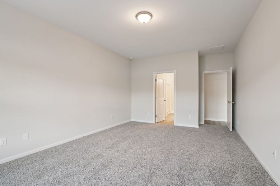 Spacious, unfurnished interior of a new home in Hayden Pointe, St. Marys (Image 39).