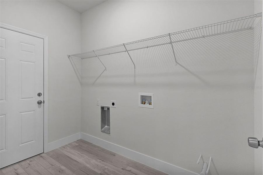 Spacious, unfurnished interior of a new home in , Citrus Springs (Image 18).