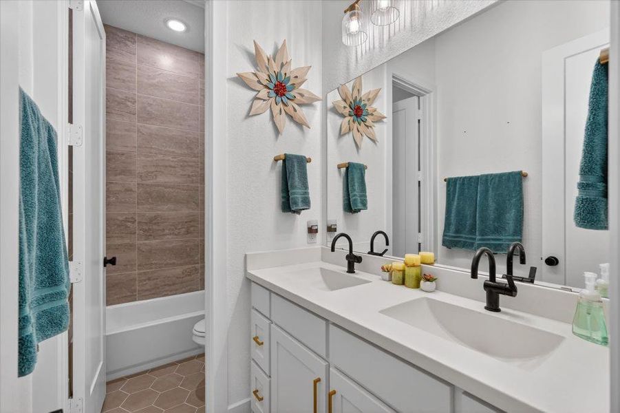 Furnished interior view inside a new home in Saddle Star Estates, Rockwall (Image 11).