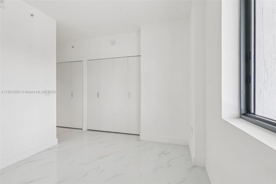 Spacious, unfurnished interior of a new home in Aria Reserve, Miami (Image 14).