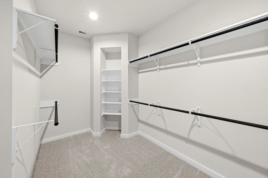 Spacious, unfurnished interior of a new home in Sunterra Lakes, Fulshear (Image 33).