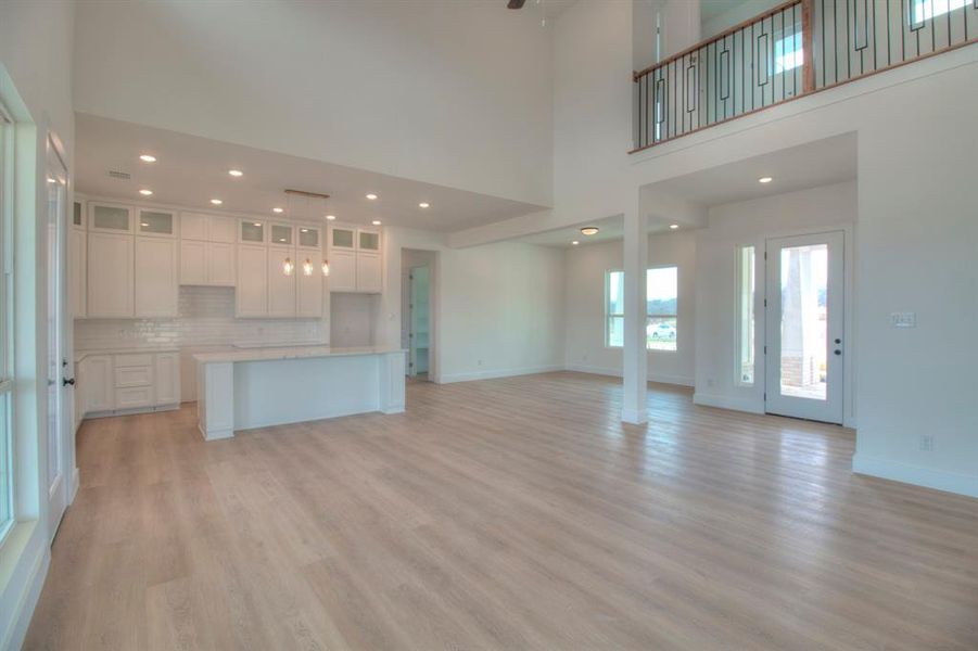 Spacious, unfurnished interior of a new home in , Sunset (Image 24).