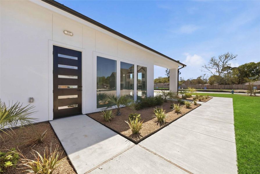 Exterior details and patio area of a home in Alaia Crossing, Houston (Image 22).